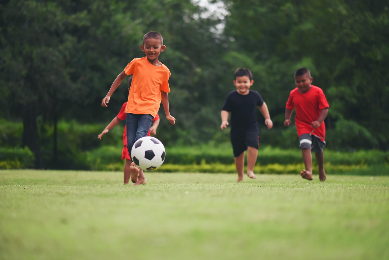 Conheça 7 benefícios do futebol para crianças